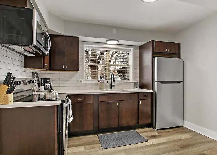 Fascinating 1br Close To Leisure Center - Davis Gdn